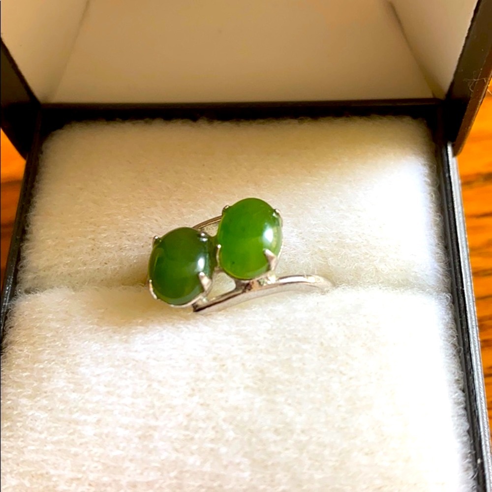 Jade and sterling cabochon ring -size 5
